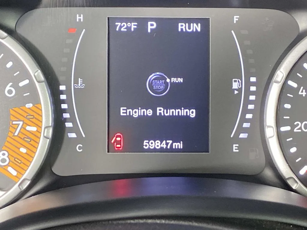 Used 2023 White Jeep Latitude image 19