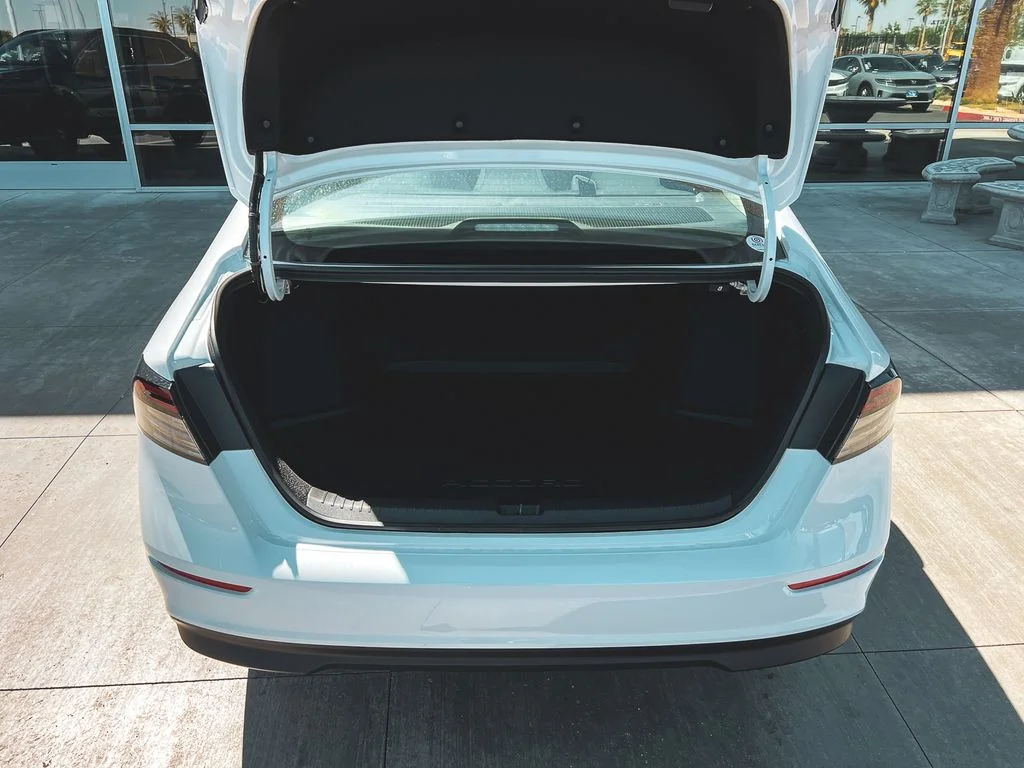 New 2026 Platinum White Pearl Honda LX image 27