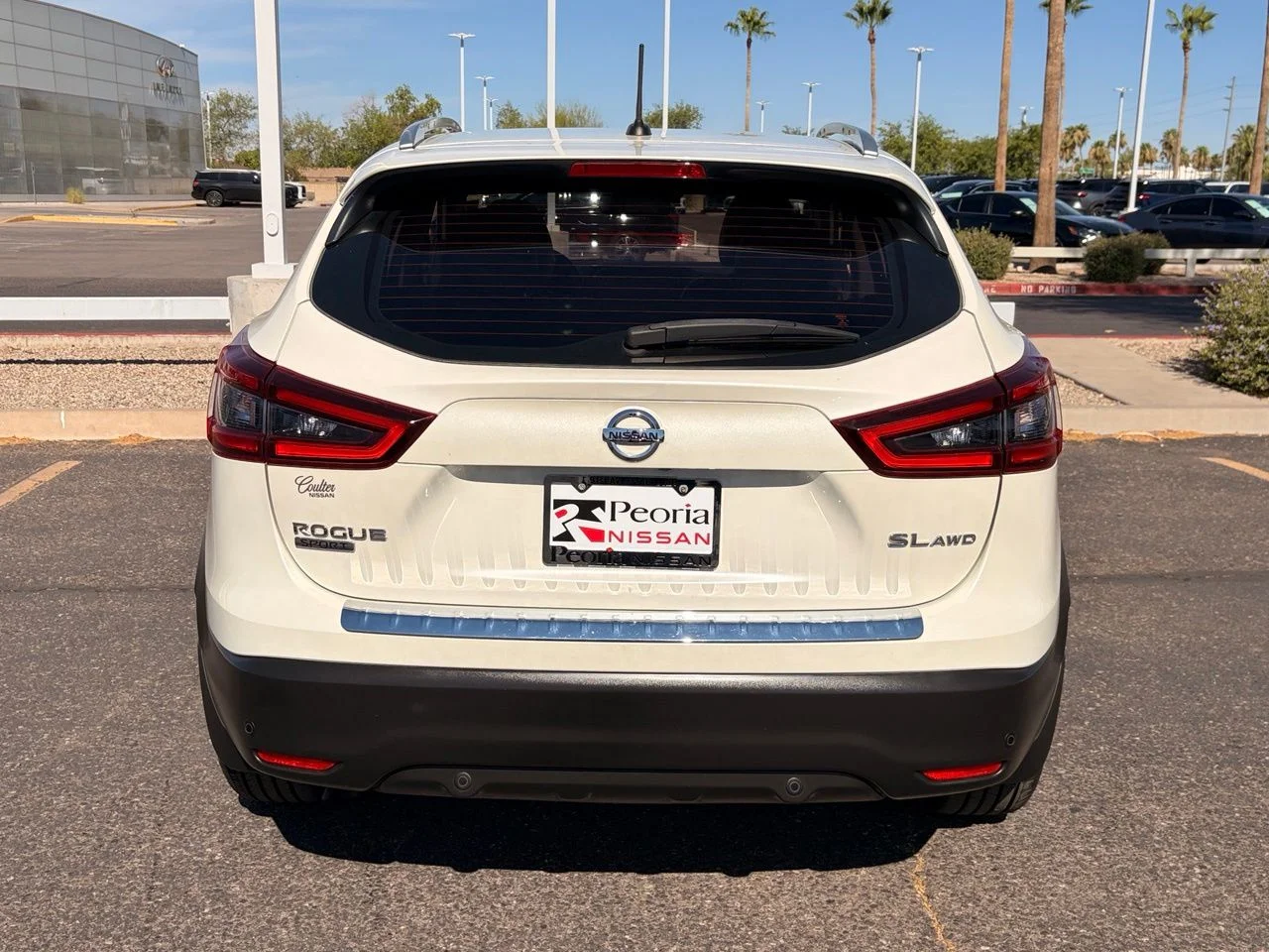 Used 2022 Pearl White Tricoat Nissan SL image 4