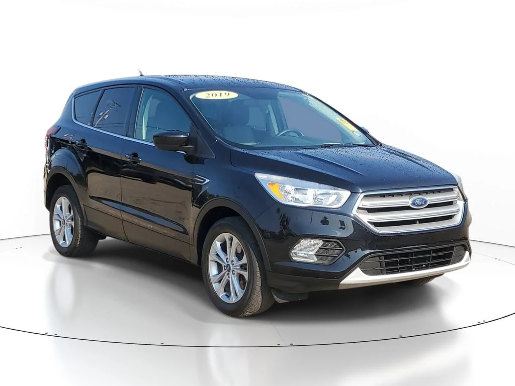 Used 2019 Ford Escape SE with VIN 1FMCU9GD2KUB81091 for sale in Clare, MI