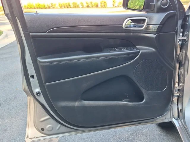 Used 2019 Silver Jeep Altitude image 30