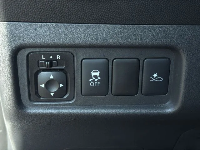 Used 2024  Mitsubishi ES image 29