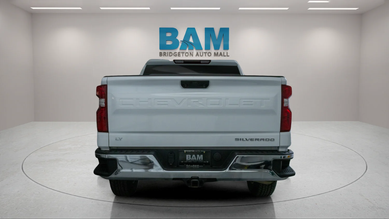 Used 2025 Summit White Chevrolet LT image 6
