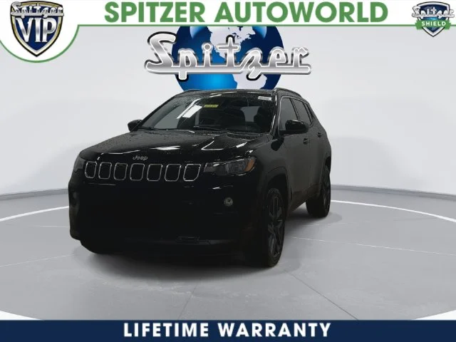 New 2026 Diamond Black Crystal Pearl-Coat Exterior Paint Jeep Latitude image 9