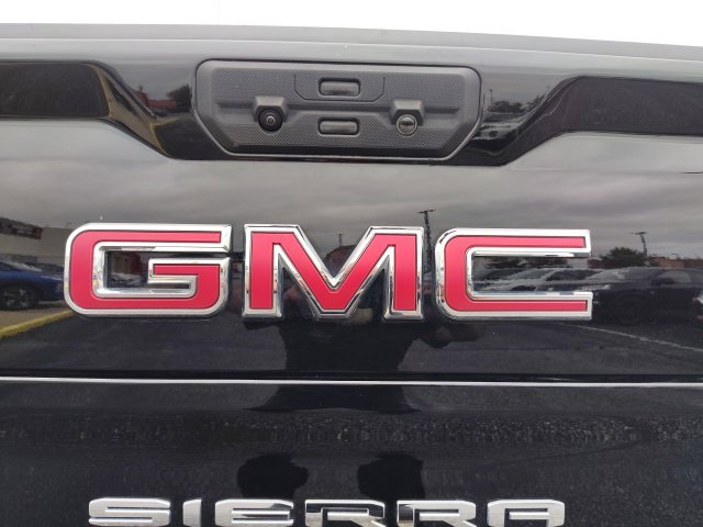 Used 2025 Black GMC Elevation image 31