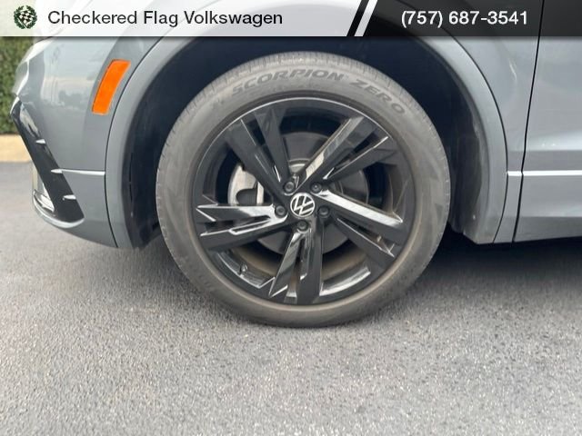 Used 2023 Platinum Gray Metallic Volkswagen 2.0T SE R-Line Black image 5
