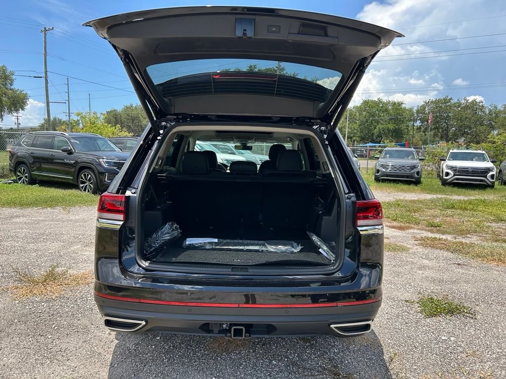 New 2026 Black Volkswagen SE w/Technology image 45