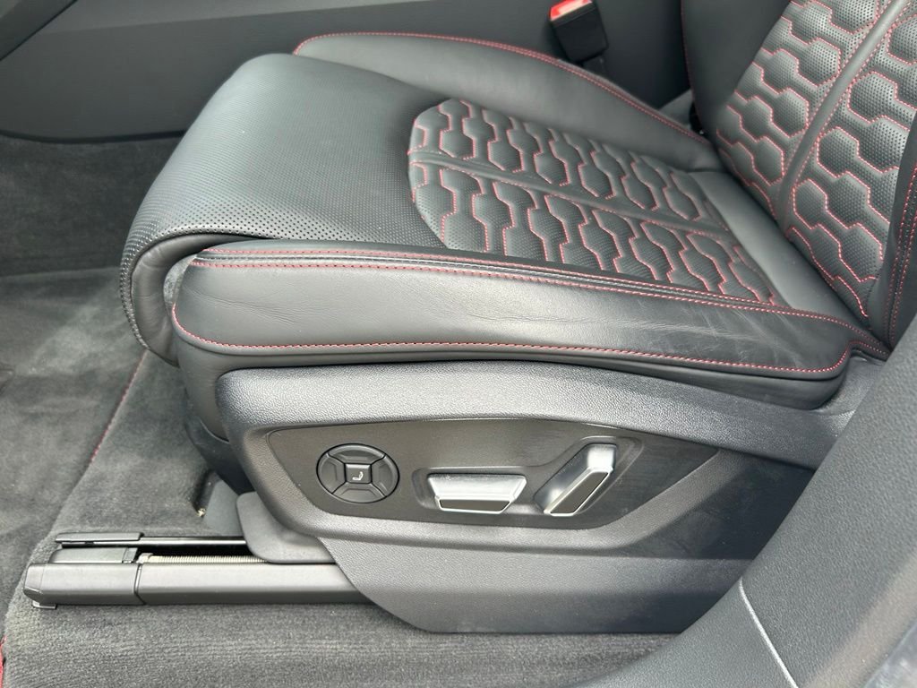 Used 2024  Audi 4.0T image 50