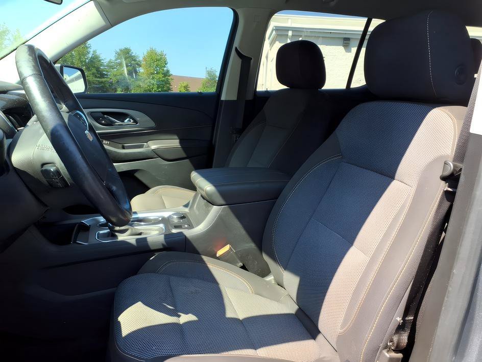 Used 2020 Satin Steel Metallic Chevrolet LT Cloth image 14
