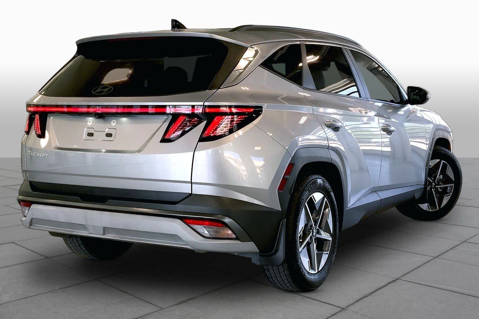 Certified Used 2025 Shimmering Silver Hyundai SEL Convenience image 12