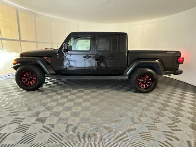 Used 2022 Black Jeep Altitude image 42