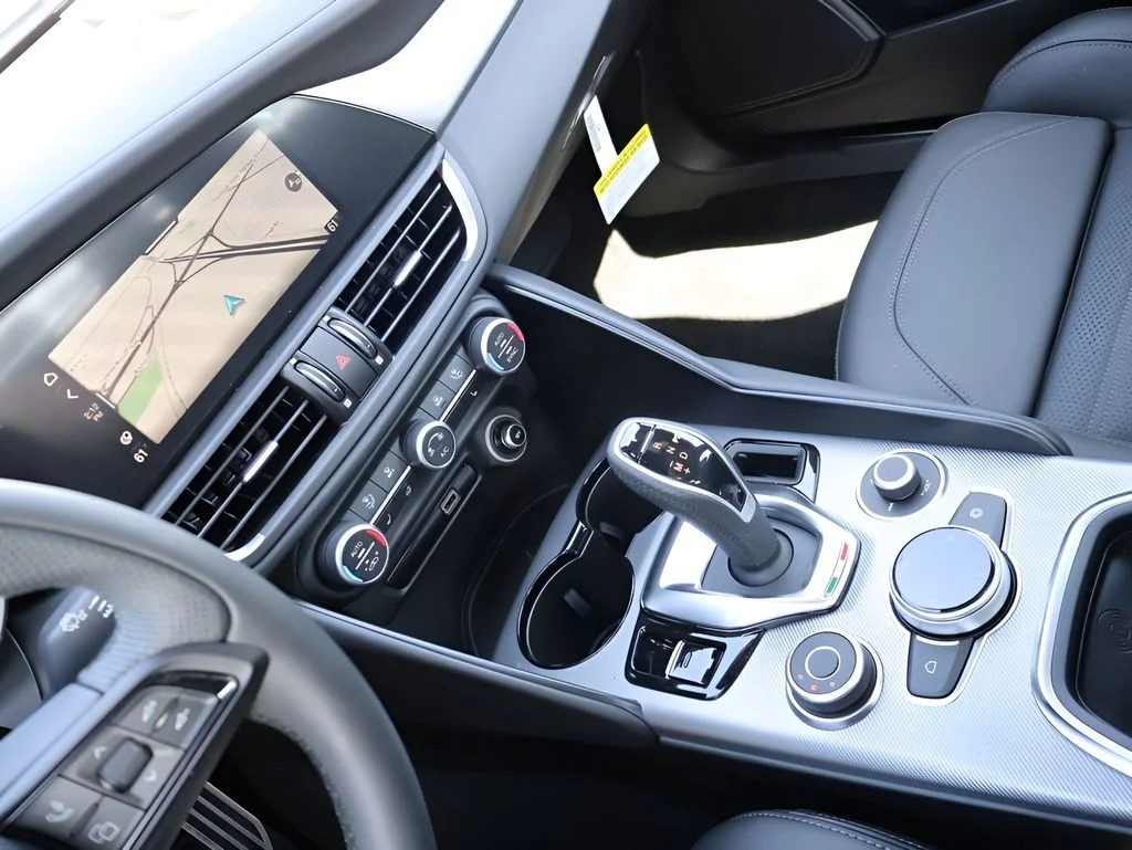 New 2026 Vulcano Black Metallic Alfa Romeo Base image 21