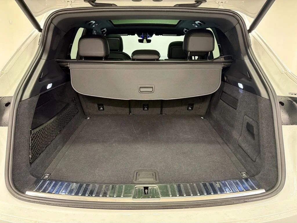 Used 2020  Porsche  image 28