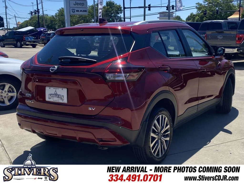 Used 2023 Red Nissan SV image 9