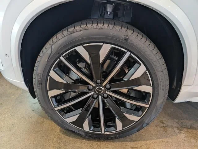 2026 Volvo XC90 Ultra - Photo 7