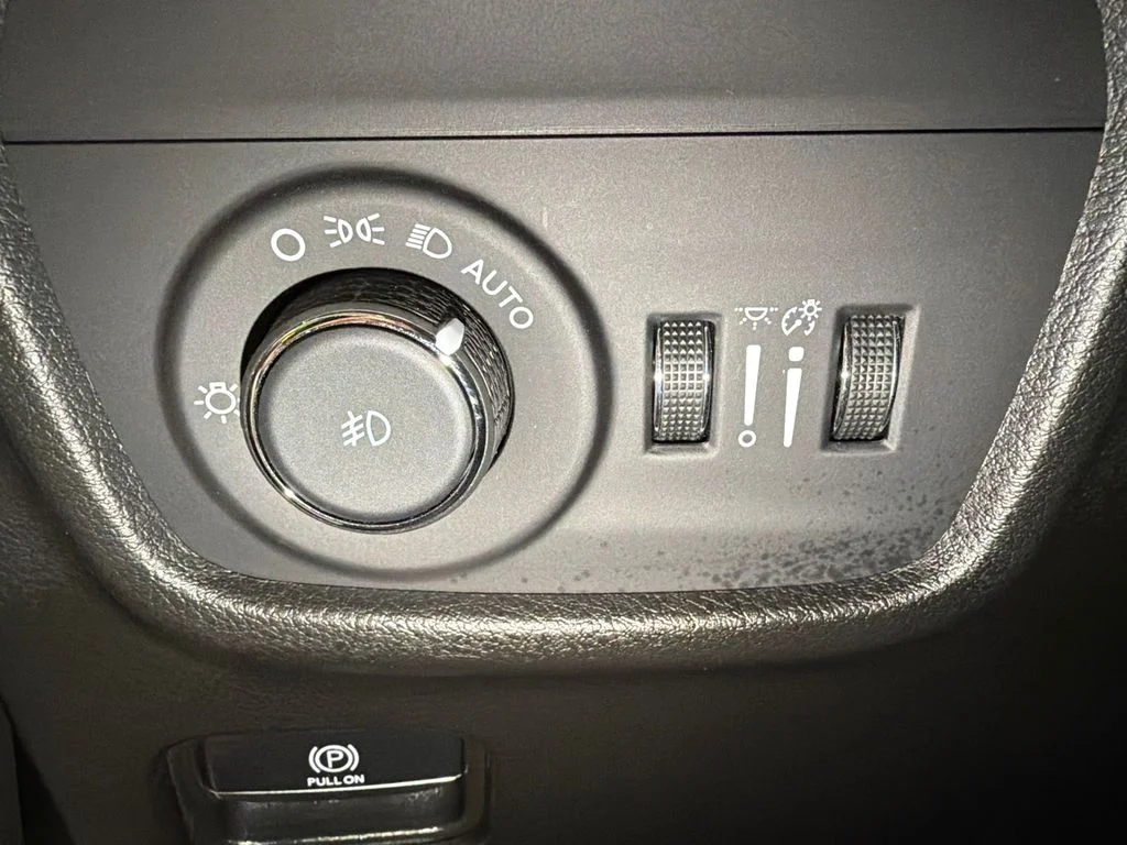 Used 2023 Velvet Red Pearlcoat Jeep Limited image 18