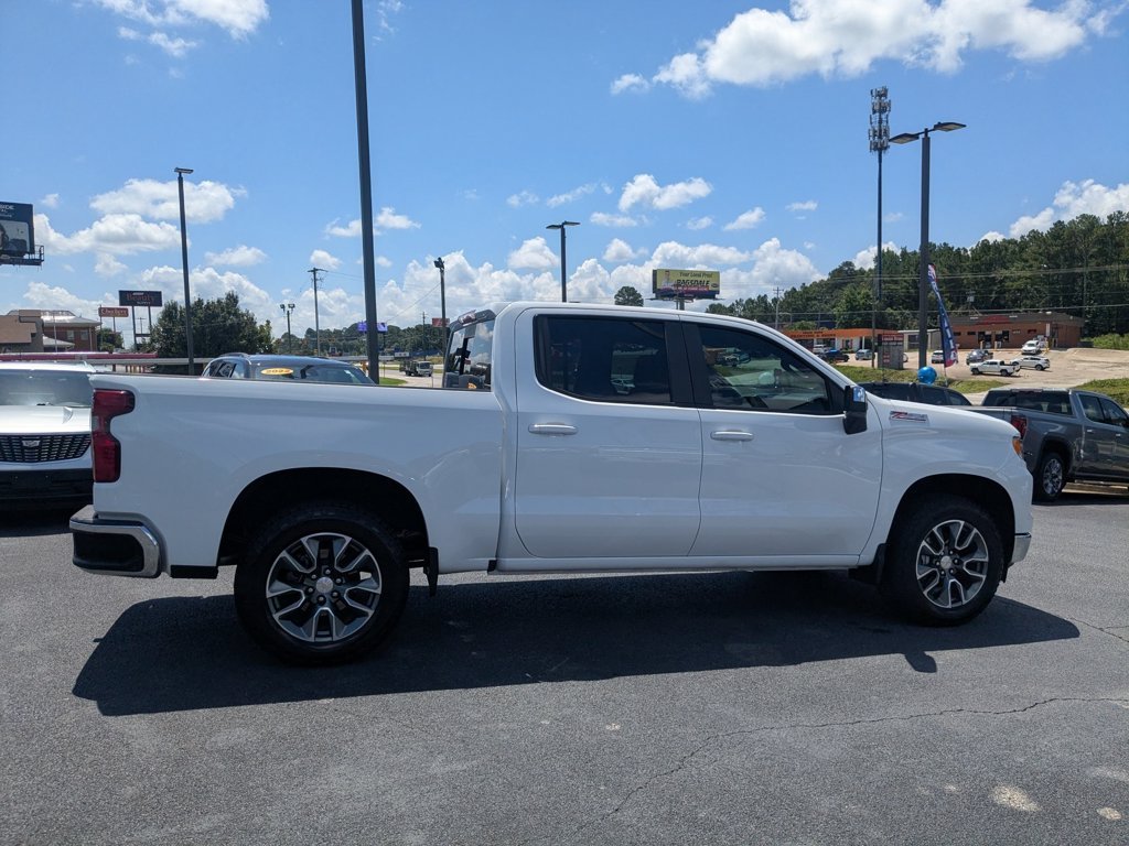Used 2026 Summit White Chevrolet LT image 4