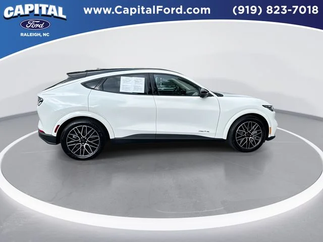 Used 2025 White Ford Premium image 9