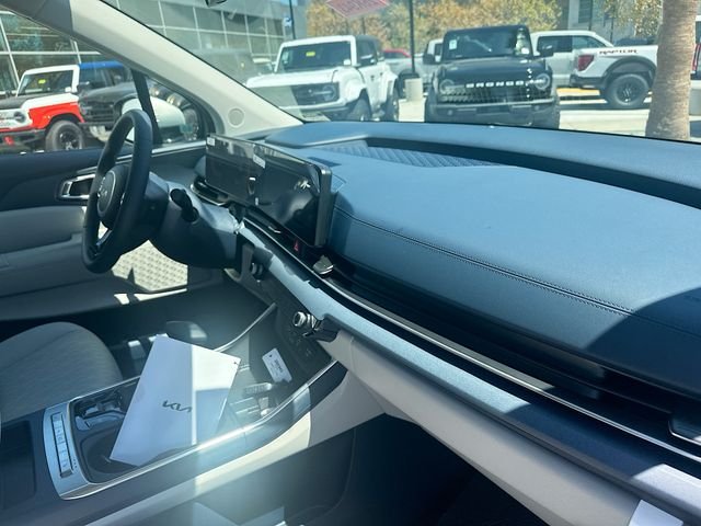 New 2026 Ivory Silver Kia EX image 31