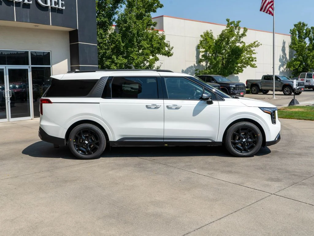 New 2027 Snow White Pearl Kia SX image 8