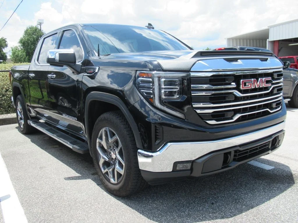 Used 2023 Black GMC SLT image 1