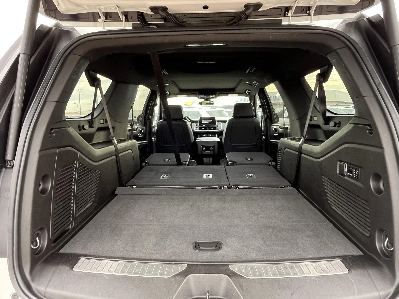 2021 Chevrolet Suburban RST - Photo 9
