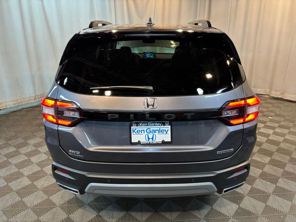 Certified Used 2025 Modern Steel Metallic Honda AWD TRG image 5