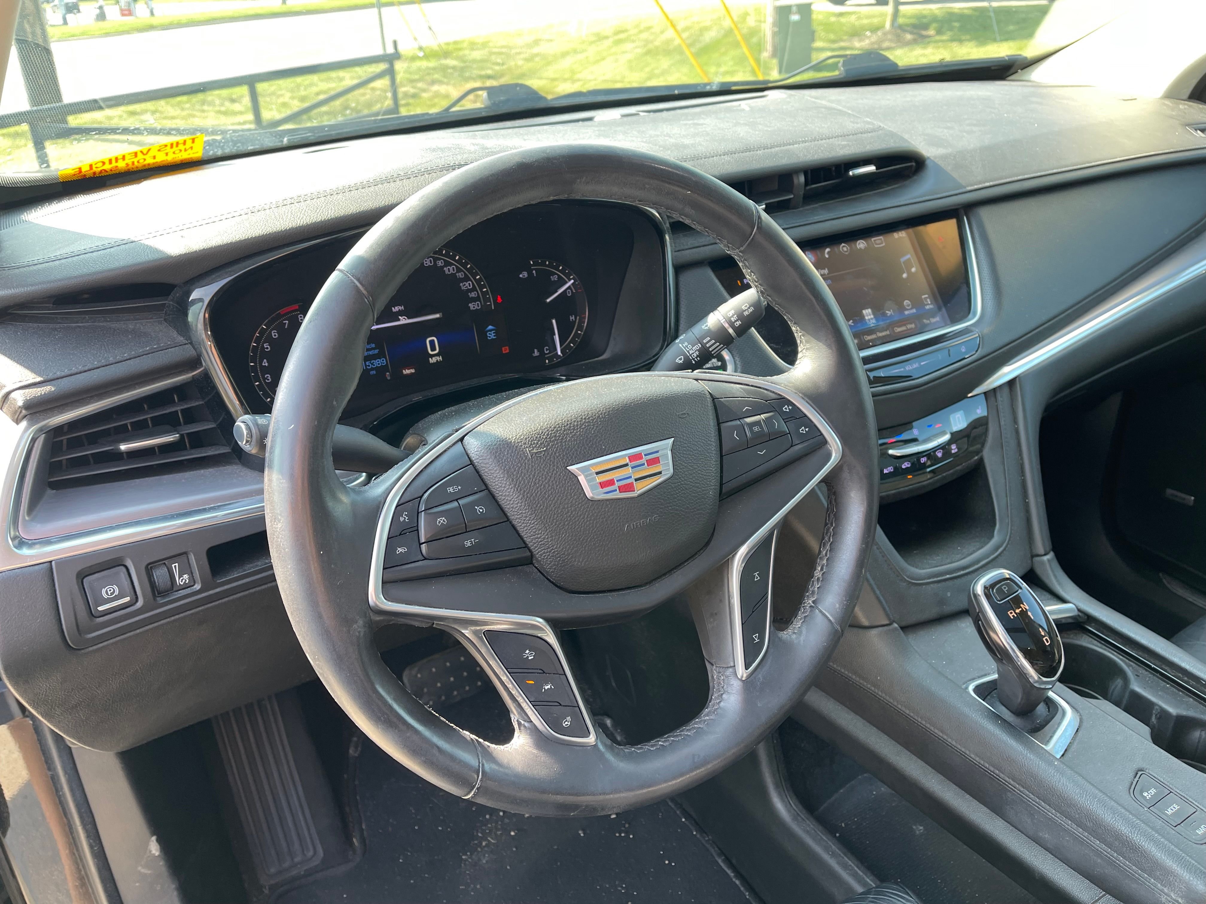 Used 2017 Stellar Black Metallic Cadillac Luxury image 10