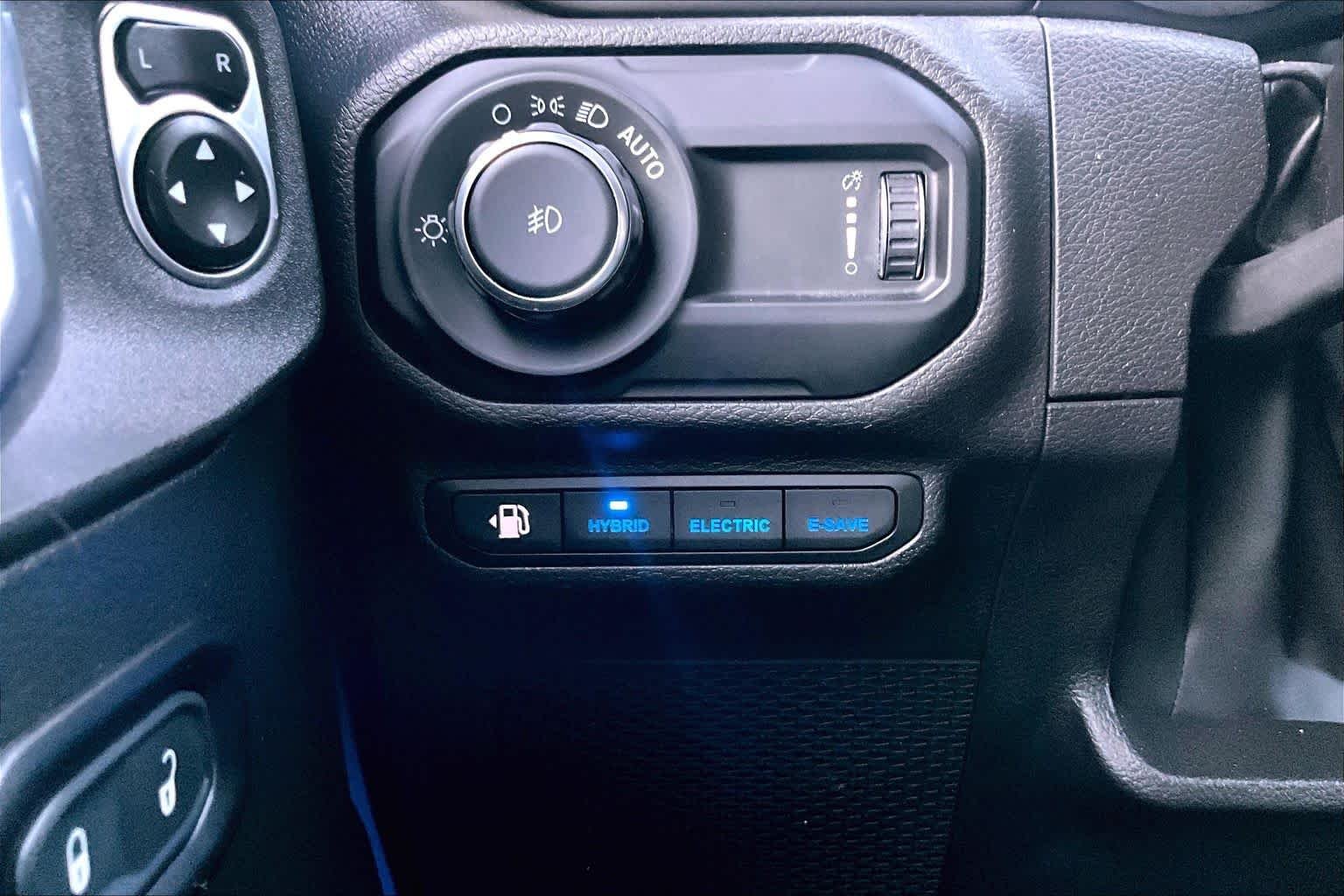 Used 2023 Hydro Blue Pearlcoat Jeep  image 33