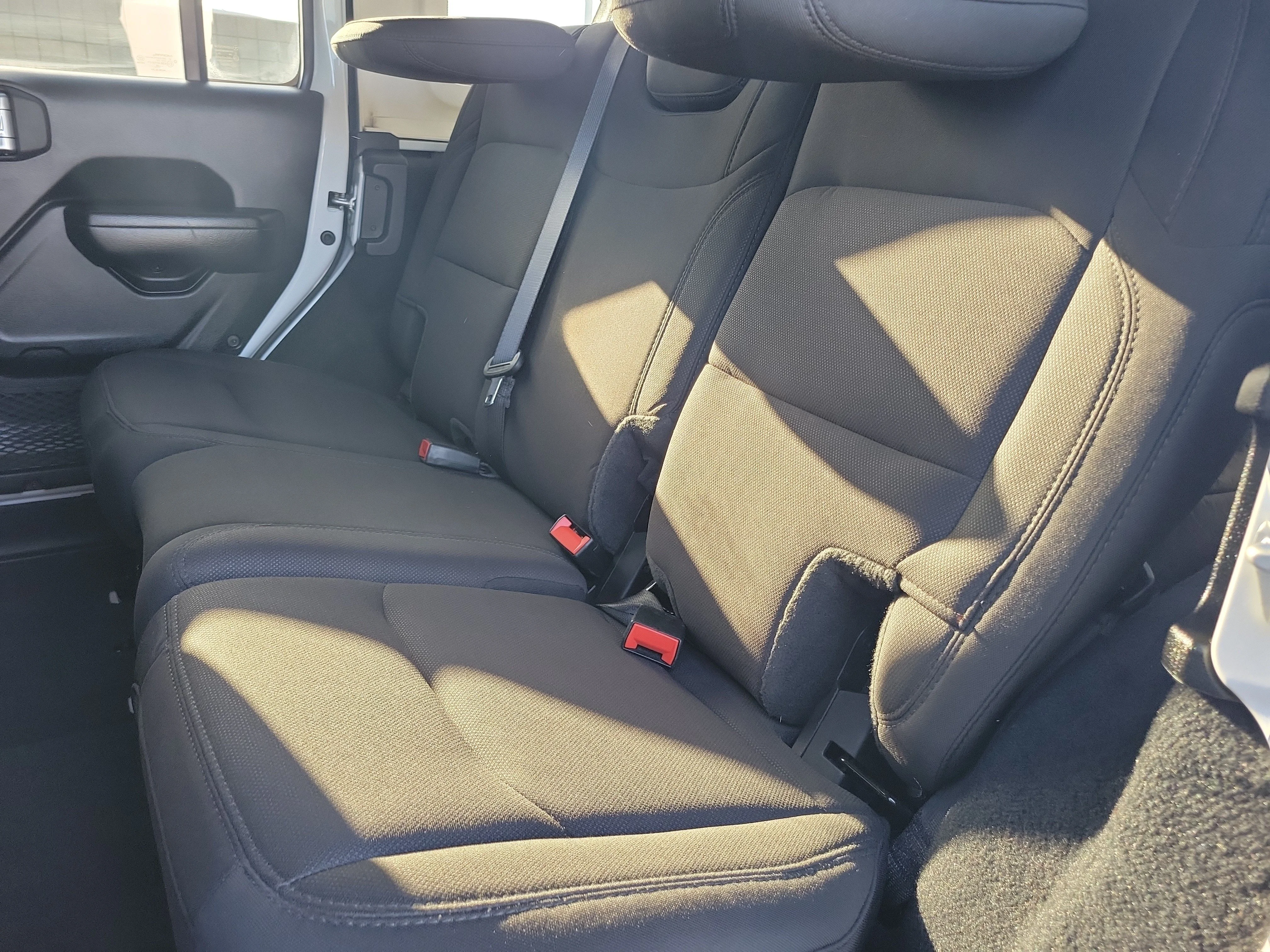 Used 2022 White Jeep Unlimited High Tide image 14