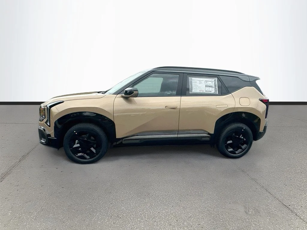 New 2027 Terrain Brown / Black Roof Kia X-Line image 4