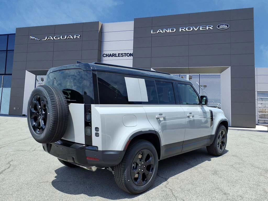 New 2026 Borasco Grey Metallic Land Rover S image 5