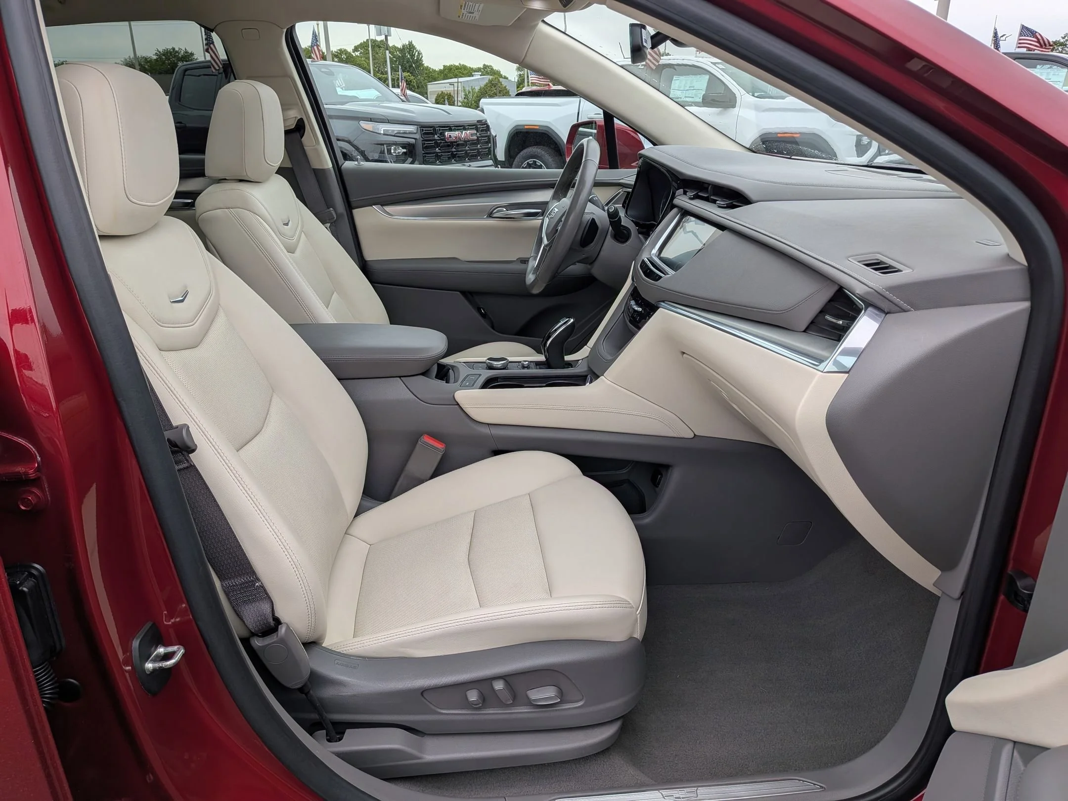 Used 2020 Red Horizon Tintcoat Cadillac Premium Luxury AWD image 28