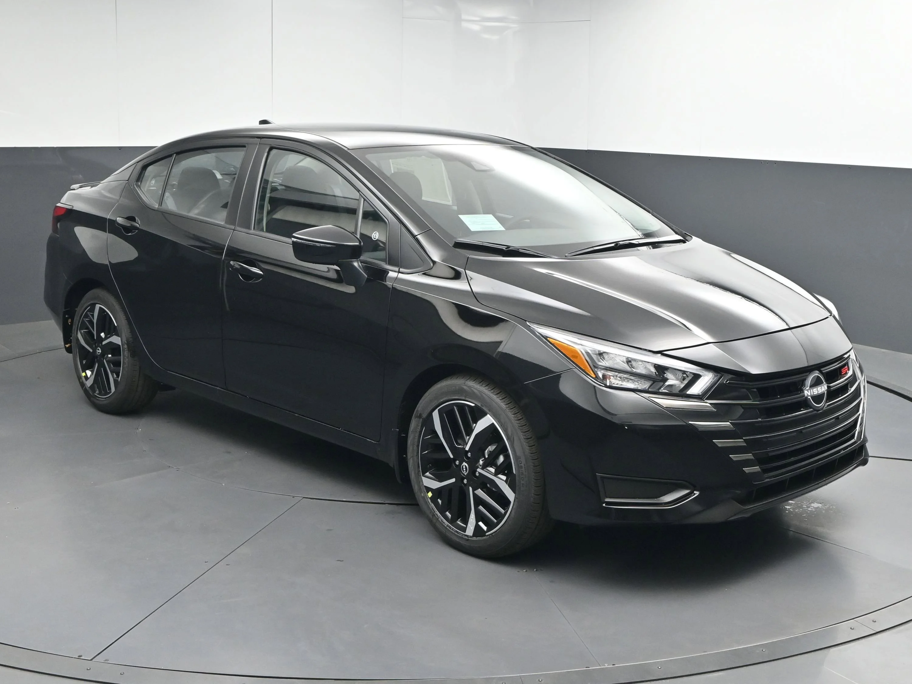 2025 Nissan Versa 1.6 SR CVT's photo