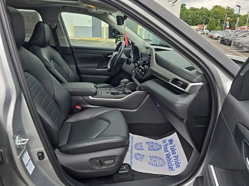 Used 2021 Silver Toyota XLE image 37