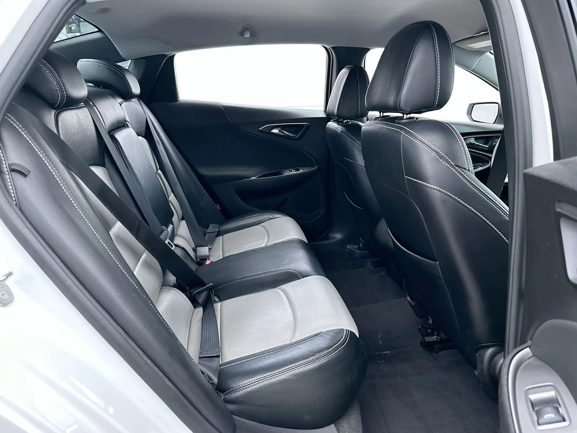 Used 2018 White Chevrolet LS image 17