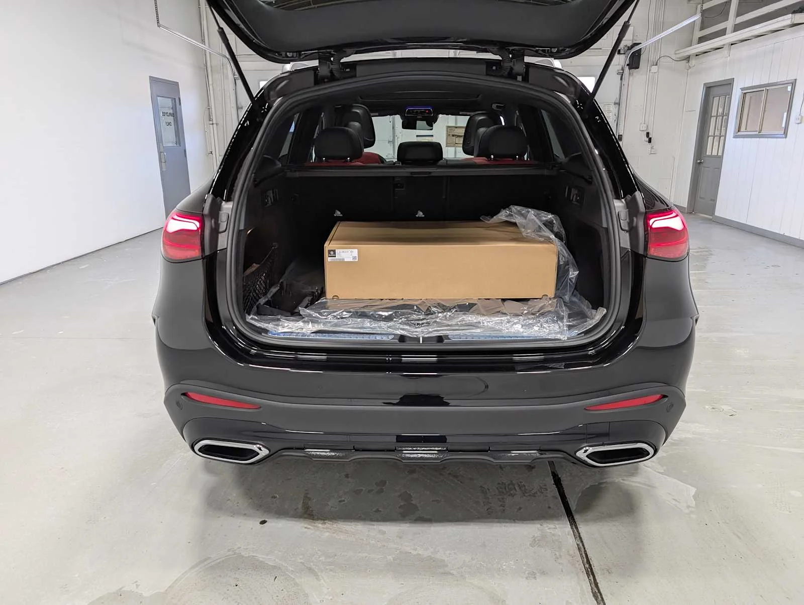 Certified Used 2026 Obsidian Black Metallic Mercedes-Benz GLC 300 image 22