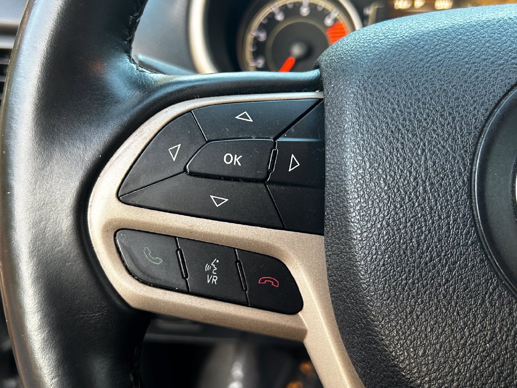 Used 2017 Billet Silver Metallic Jeep Latitude image 14