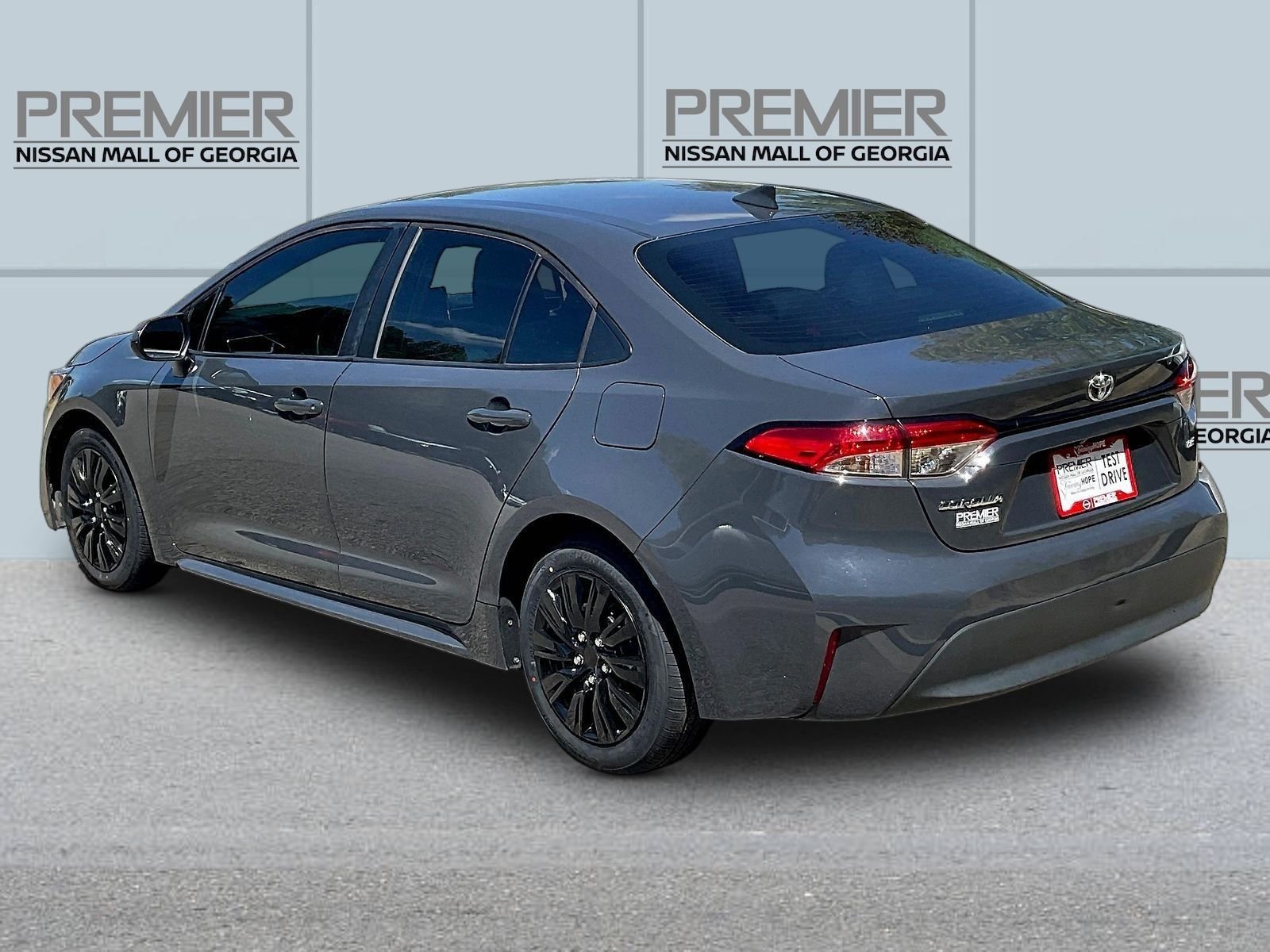 Used 2024  Toyota LE image 5
