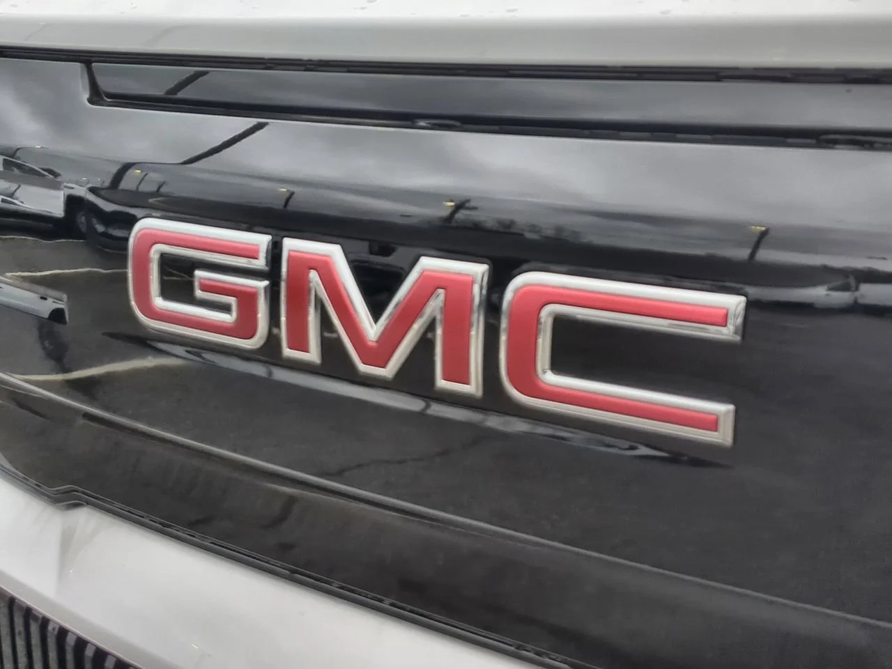 New 2026 Summit White GMC Elevation Extended Range image 30