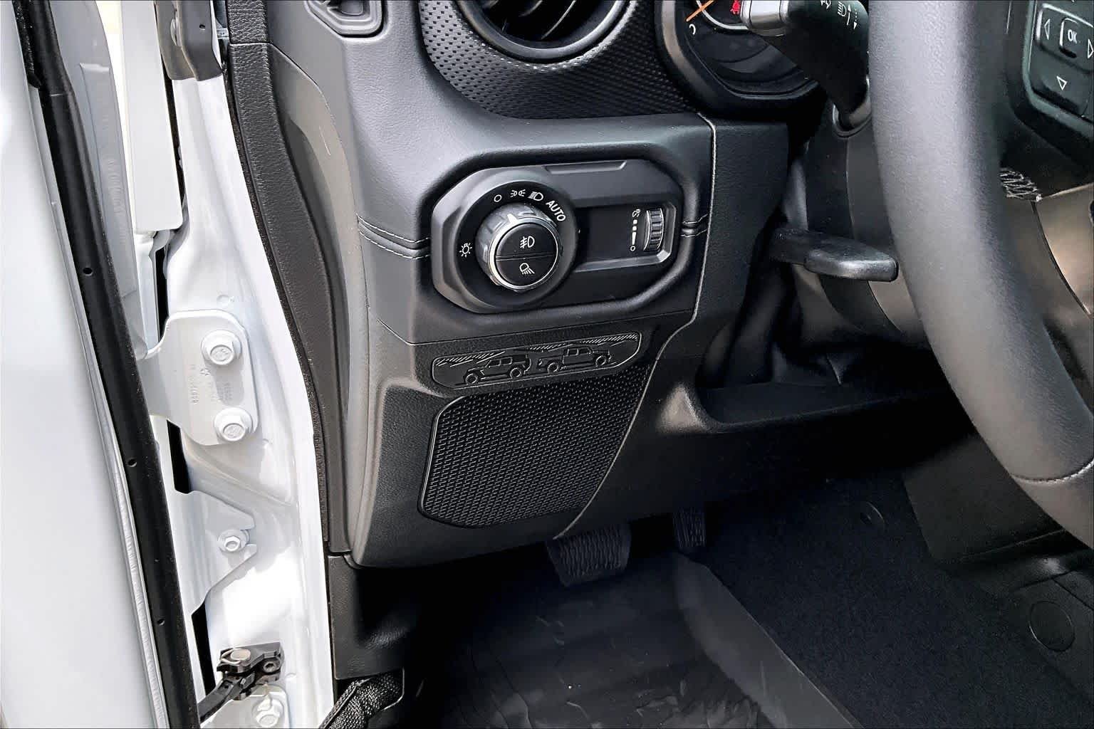 New 2026 Bright White Clearcoat Jeep Mojave image 20