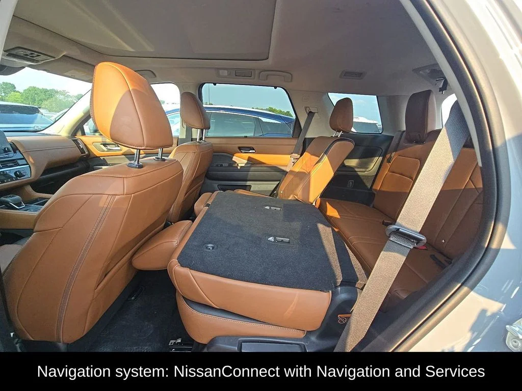 Used 2025 Gray Nissan Platinum image 7