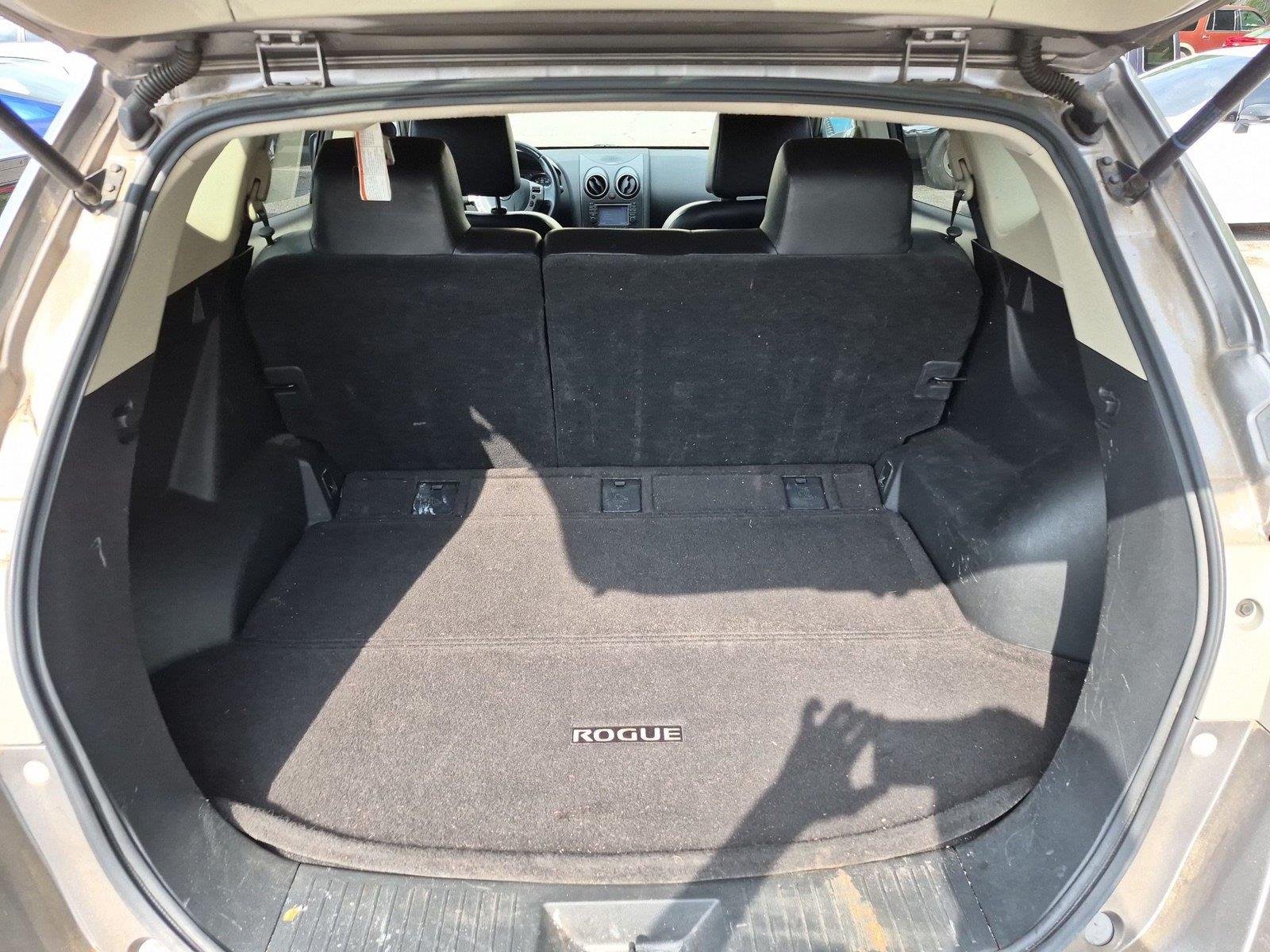 Used 2012 Platinum Graphite Nissan SL image 34