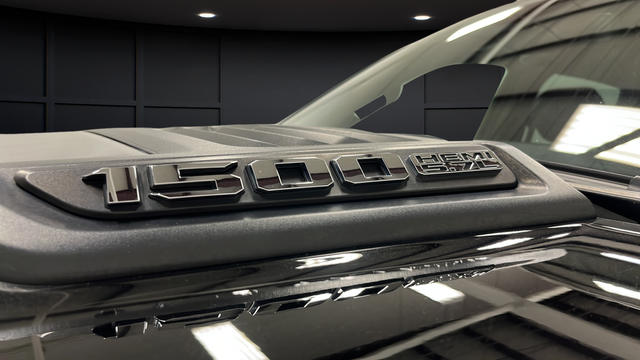Used 2019 Diamond Black Crystal Pearlcoat Ram Laramie image 43