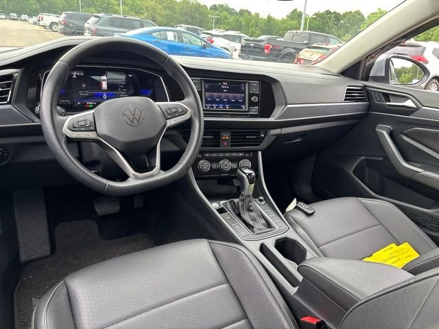 Used 2023 Silver Volkswagen 1.5T SE image 13