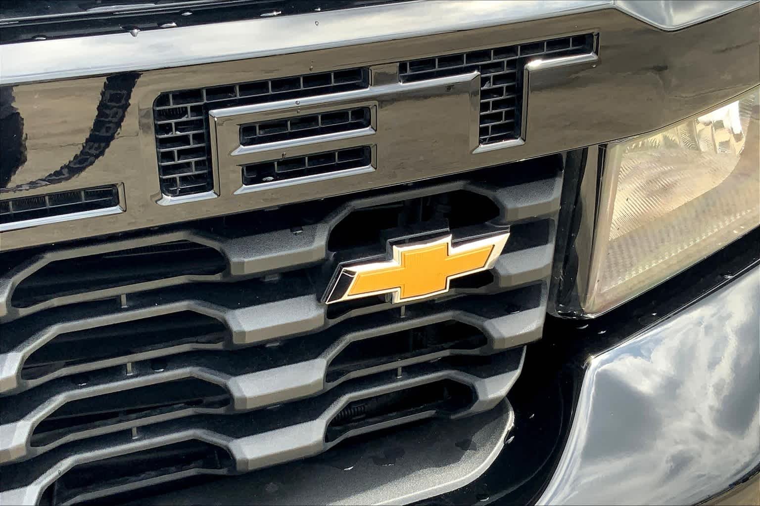 Used 2021 Black Chevrolet Custom image 28