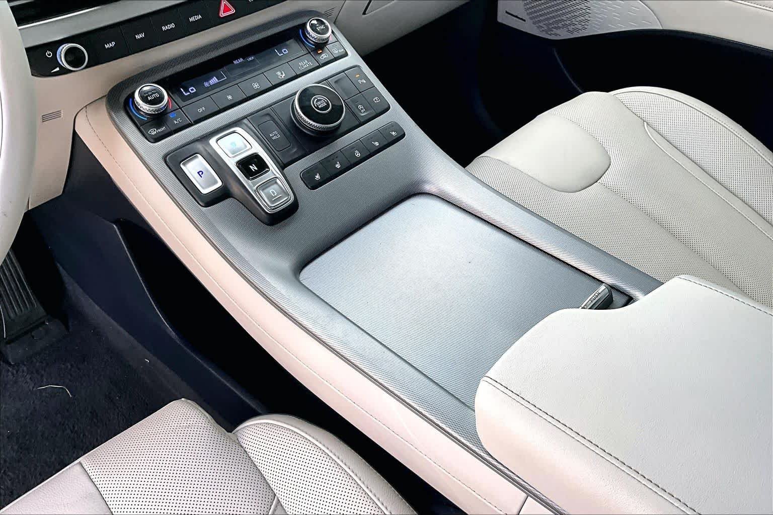 Used 2024 Moonlight Cloud Hyundai Limited image 16