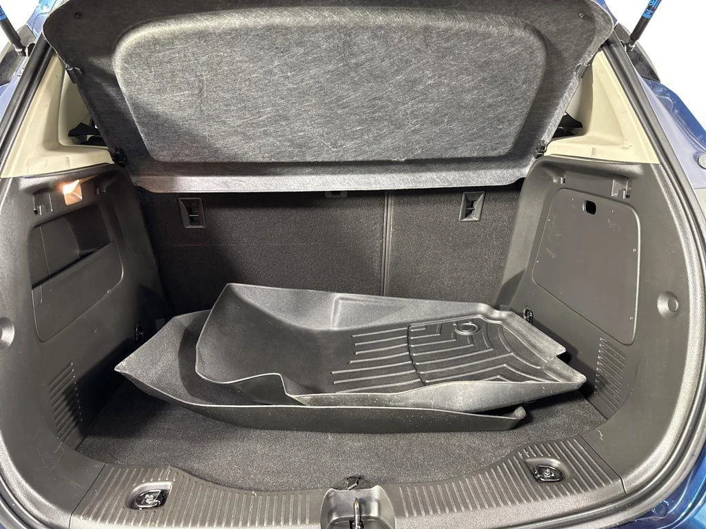 Used 2020 Azure Buick Preferred image 12