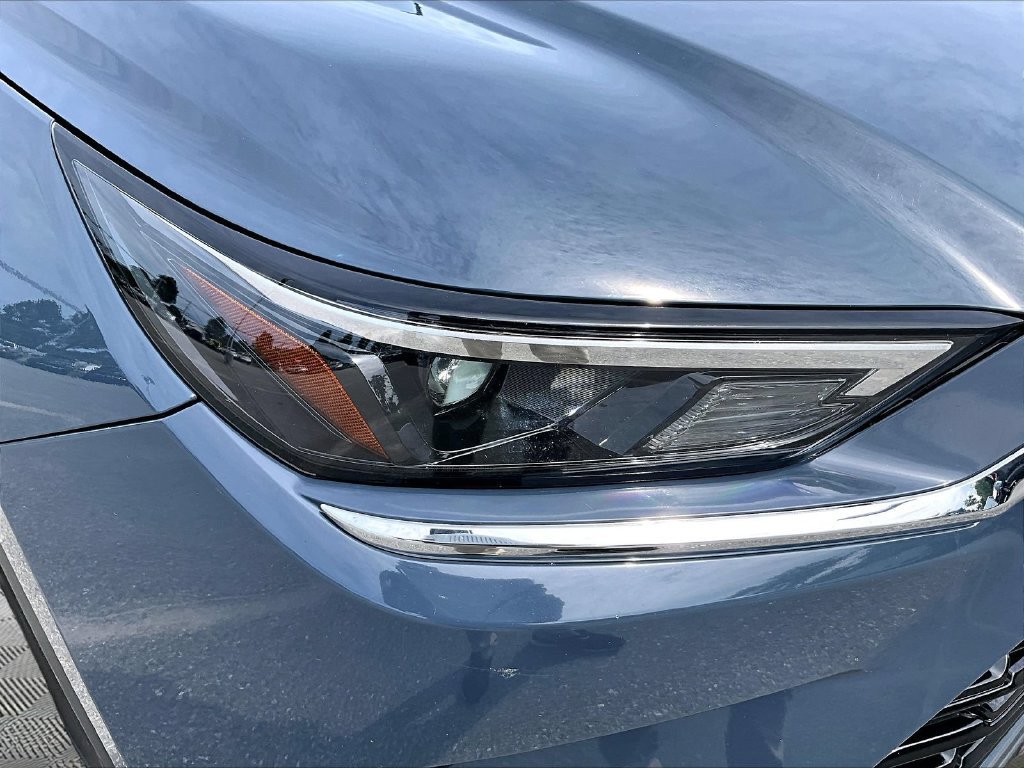 Used 2025 White Toyota XLE image 34
