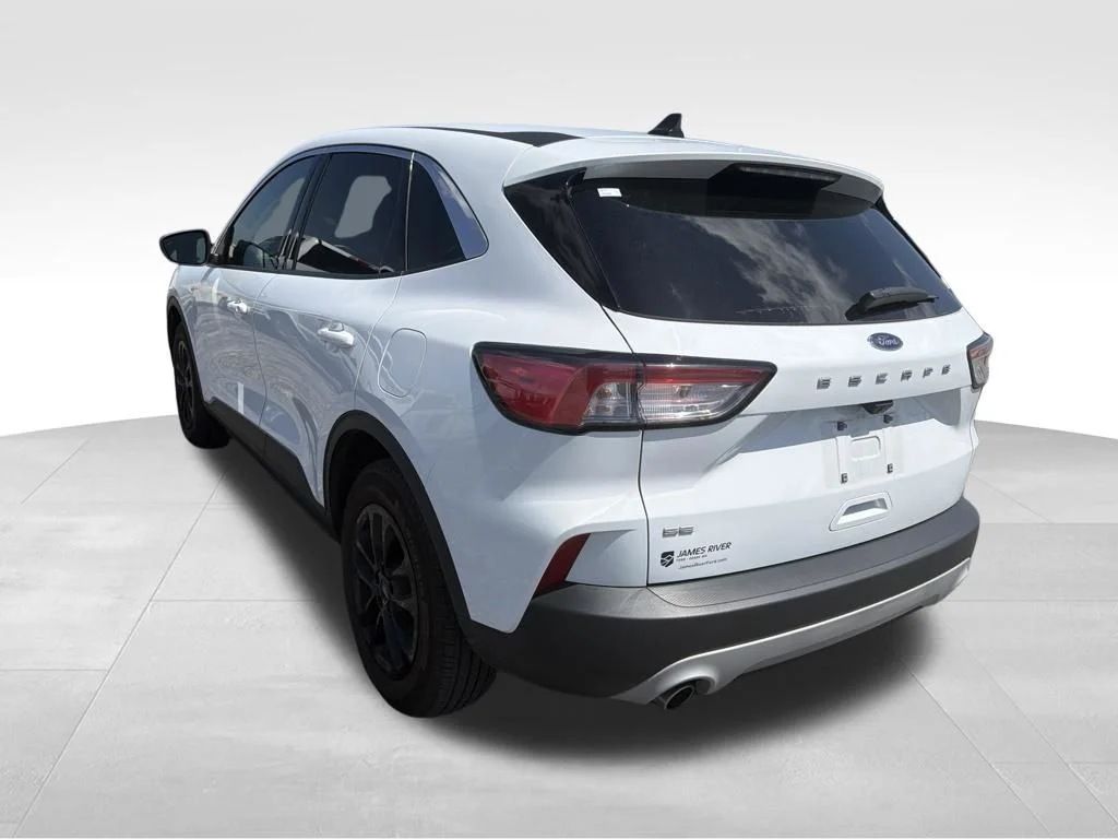 Used 2022 White Ford SE image 28